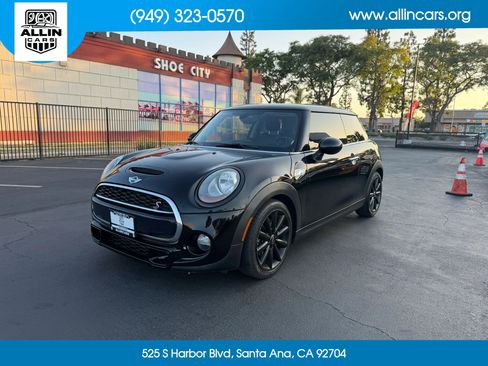 Used 2017 MINI Cooper S FWD image 1
