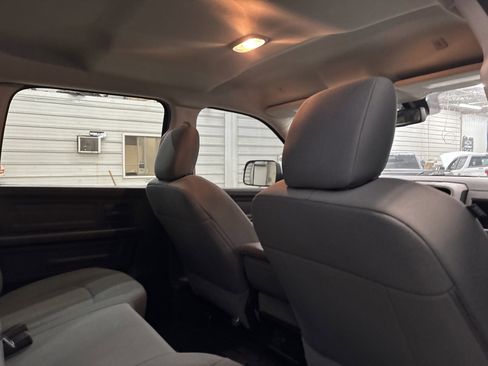 Used 2018 RAM 2500 Tradesman w/ Chrome Appearance Group image 32