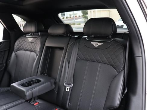 Used 2017 Bentley Bentayga image 23