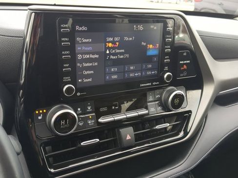 Certified 2021 Toyota Highlander XLE image 12