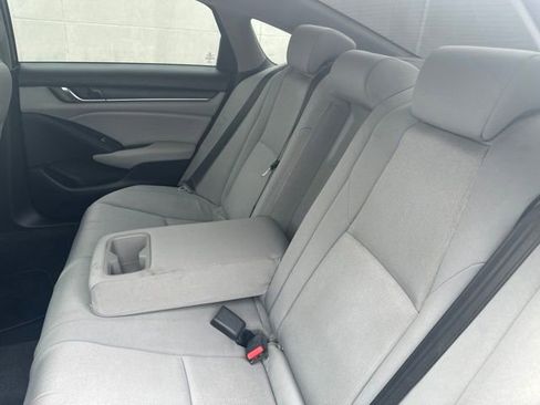 Used 2018 Honda Accord EX image 32