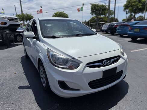 Used 2012 Hyundai Accent GS image 9