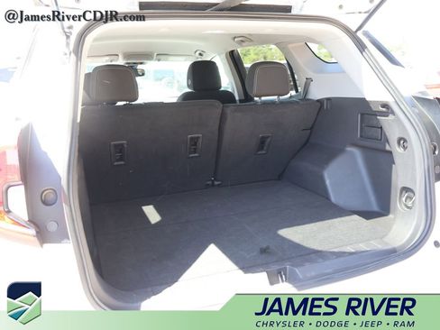 Used 2024 GMC Terrain SLE FWD image 15