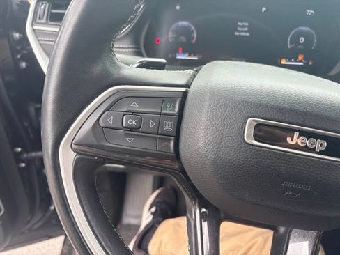 Used 2022 Jeep Grand Cherokee Altitude AWD/4WD image 29