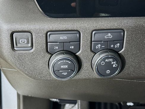 Used 2023 Chevrolet Silverado 1500 LT AWD/4WD image 12