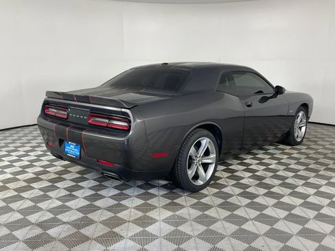 Used 2018 Dodge Challenger R/T w/ Driver Convenience Group RWD image 24
