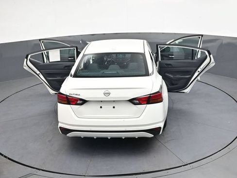 Used 2025 Nissan Altima 2.5 SV FWD image 42