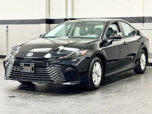 Used 2026 Toyota Camry LE FWD image 7