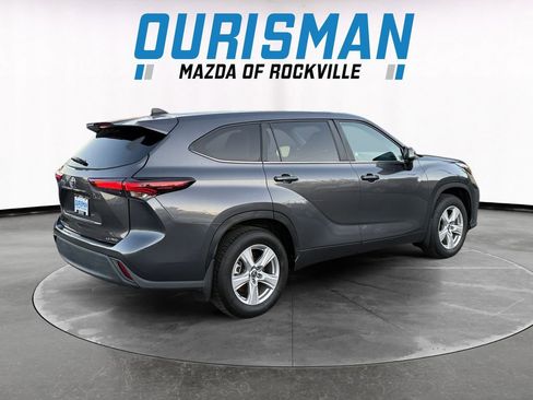 Used 2024 Toyota Highlander LE image 6