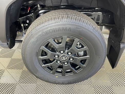 New 2026 Toyota 4Runner SR5 AWD/4WD image 10