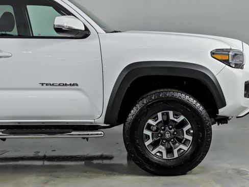Used 2021 Toyota Tacoma TRD Off-Road AWD/4WD image 15