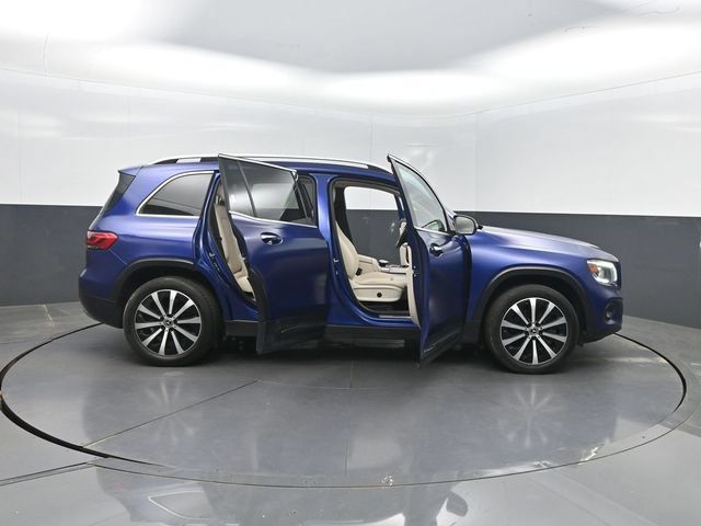 Used 2020 Mercedes-Benz GLB 250 w/ Premium Package image 38