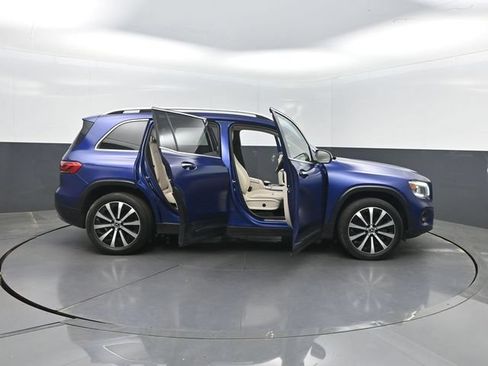 Used 2020 Mercedes-Benz GLB 250 w/ Premium Package image 38
