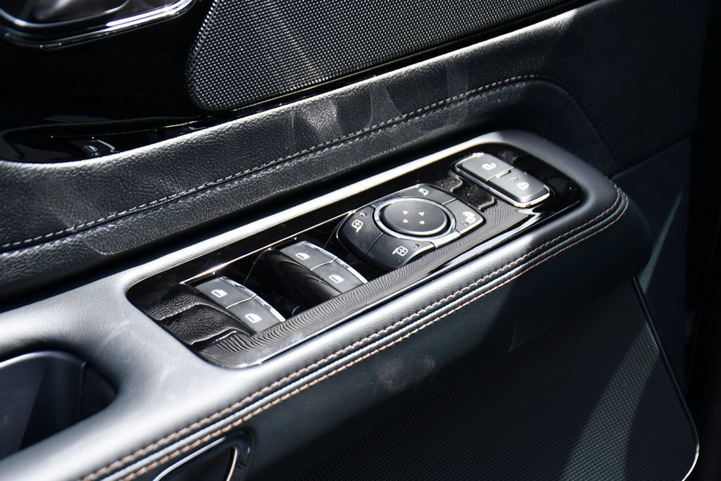 Used 2026 Lincoln Aviator AWD image 26