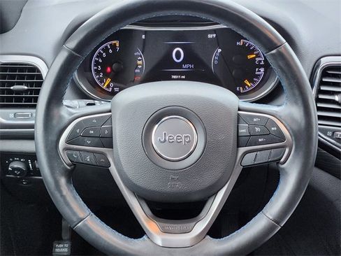 Used 2019 Jeep Grand Cherokee Laredo image 26