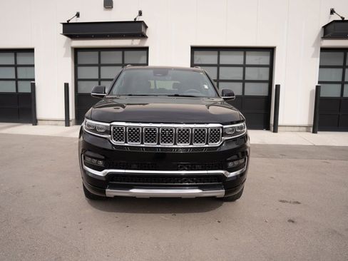 Used 2022 Jeep Grand Wagoneer Series II AWD/4WD image 9