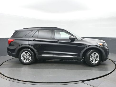 Used 2020 Ford Explorer XLT w/ Equipment Group 202A RWD image 2