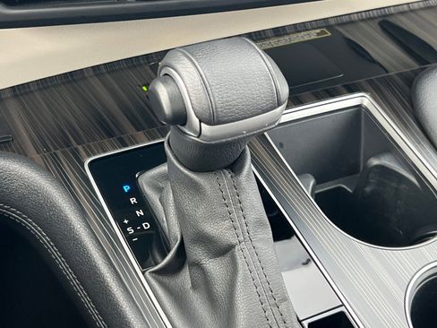 Certified 2023 Toyota Sienna Platinum image 28