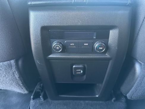 Used 2023 Chevrolet Traverse LT image 27