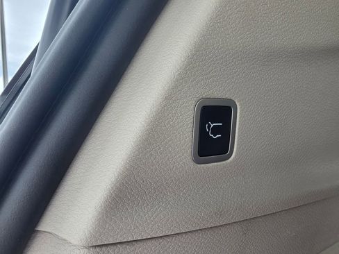 Used 2023 Chrysler Pacifica Touring-L image 28