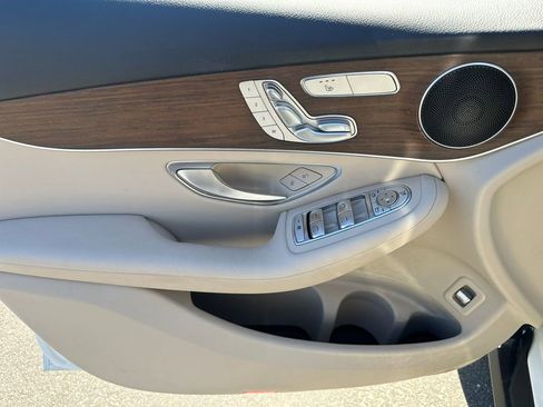 Used 2022 Mercedes-Benz GLC 300 4MATIC image 17