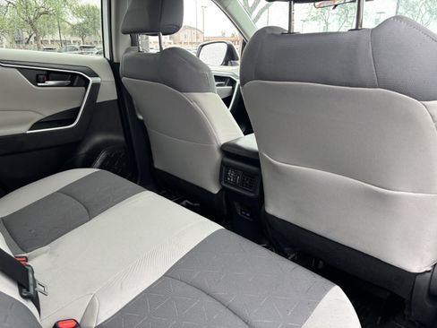 Used 2022 Toyota RAV4 XLE w/ XLE Grade Weather Package FWD image 15