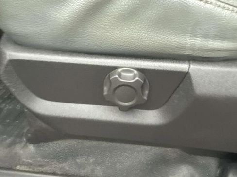 Used 2016 Ford F550 2WD Regular Cab Super Duty image 23