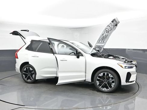 New 2026 Volvo XC60 B5 Plus w/ Protection Package Premier AWD/4WD image 52