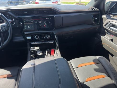 Used 2025 GMC Sierra 1500 AT4 w/ AT4 Premium Package AWD/4WD image 23