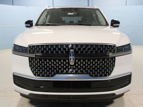 New 2026 Lincoln Navigator Reserve AWD/4WD image 25