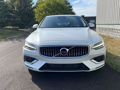 Used 2021 Volvo S60 T8 Inscription image 2