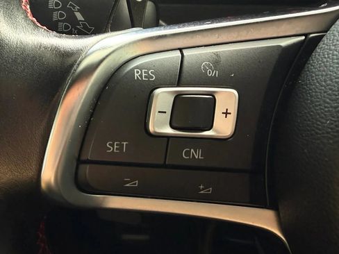 Used 2017 Volkswagen GTI SE FWD image 34