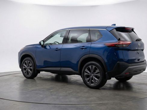 Used 2025 Nissan Rogue SV image 6