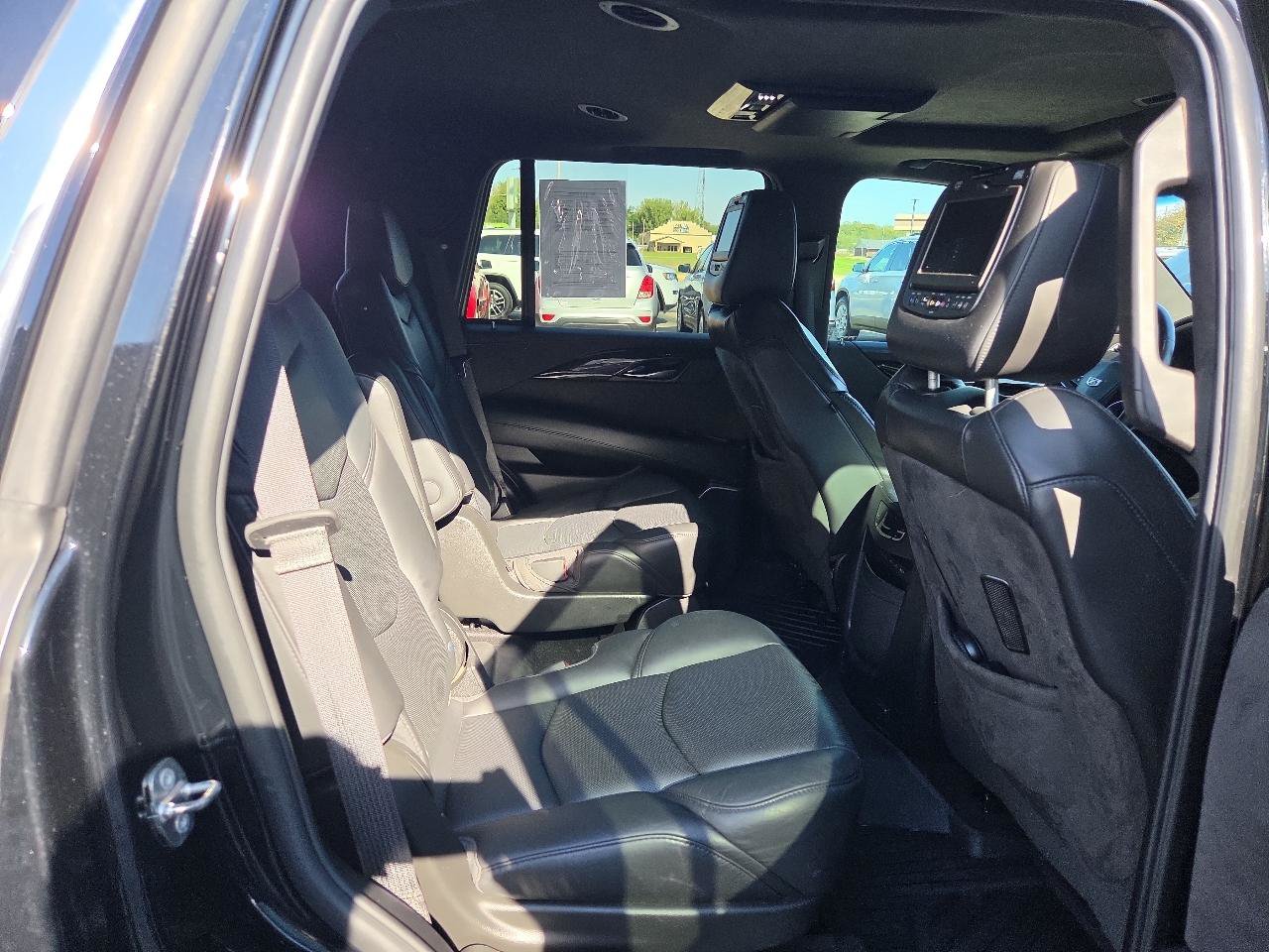Used 2018 Cadillac Escalade Platinum AWD/4WD image 17