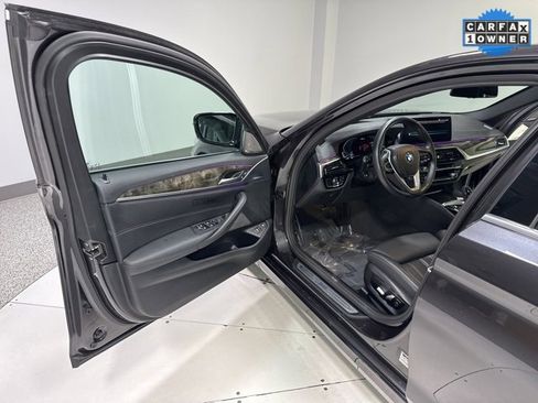 Used 2023 BMW 530e xDrive w/ Premium Package image 9