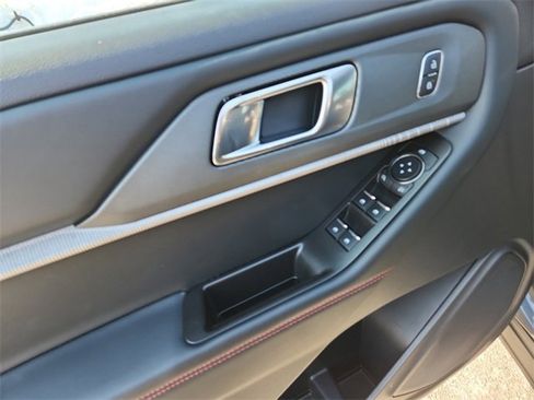 Used 2025 Ford Explorer ST-Line image 11