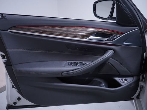 Used 2022 BMW 530i w/ Convenience Package image 16