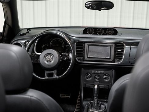 Used 2013 Volkswagen Beetle 2.0T FWD image 11