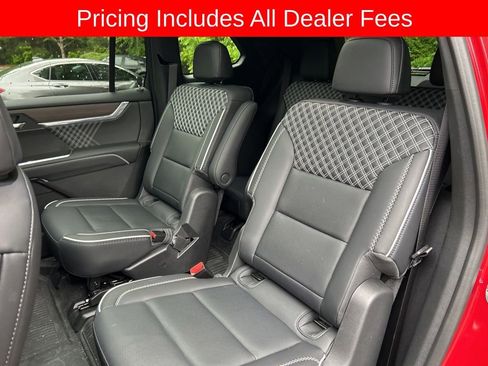 Used 2025 GMC Acadia Denali w/ Super Cruise Package FWD image 14