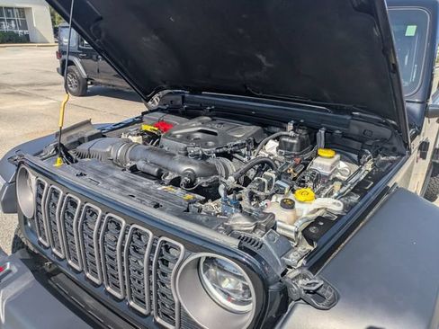 Used 2025 Jeep Wrangler Unlimited Rubicon AWD/4WD image 32