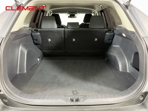 Used 2022 Toyota RAV4 LE FWD image 10