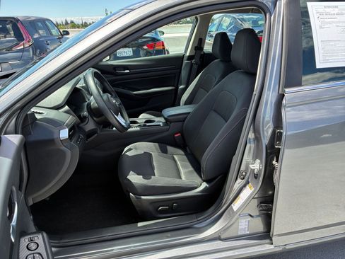 Used 2025 Nissan Altima 2.5 SV FWD image 27