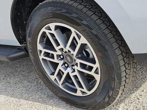 New 2026 Ford Expedition Active image 9