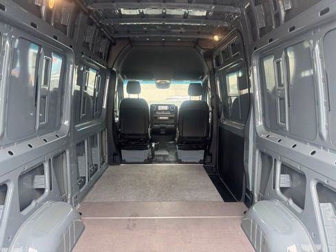 Used 2024 Mercedes-Benz Sprinter 2500 image 13