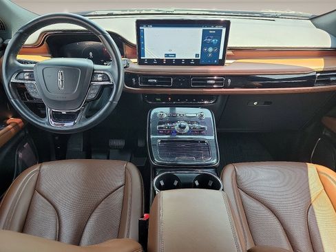 Certified 2023 Lincoln Nautilus Reserve w/ Luxury Package AWD/4WD image 13