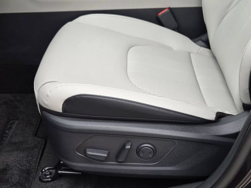 New 2026 Kia Sportage EX FWD image 17
