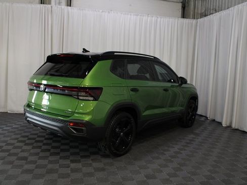 New 2025 Volkswagen Taos SE image 28