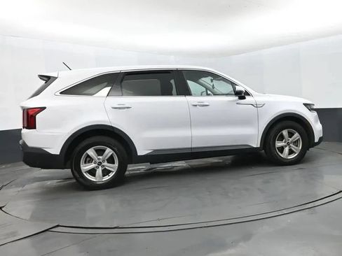 Used 2023 Kia Sorento LX FWD image 4
