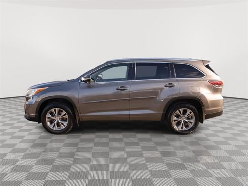 Used 2015 Toyota Highlander XLE image 21