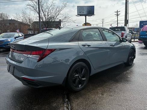 Used 2023 Hyundai Elantra SEL image 4